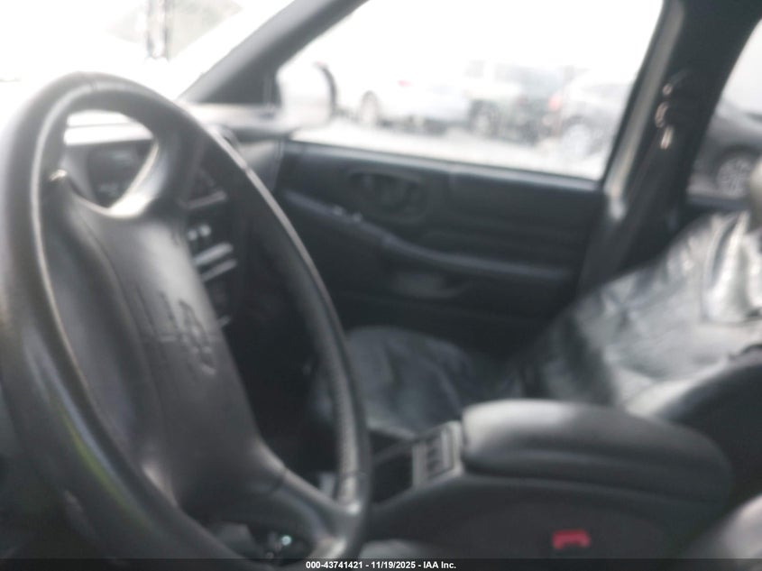 1998 Chevrolet Blazer Lt VIN: 1GNDT13W2W2176616 Lot: 43741421