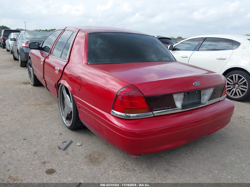 2FAFP74W03X165748 2003 FORD CROWN VICTORIA photo no. 3