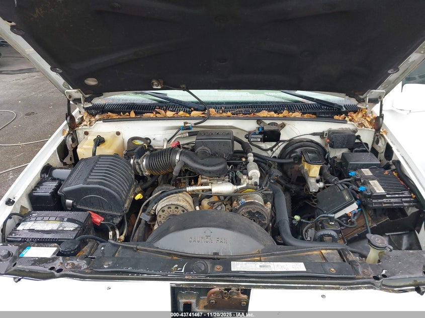 2000 Cadillac Escalade Standard VIN: 1GYEK63R1YR219290 Lot: 43741467