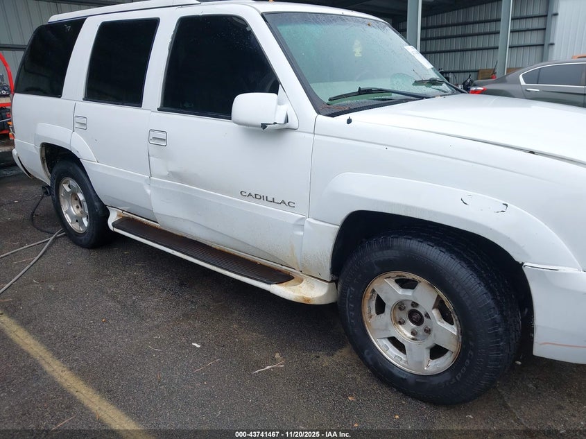 2000 Cadillac Escalade Standard VIN: 1GYEK63R1YR219290 Lot: 43741467
