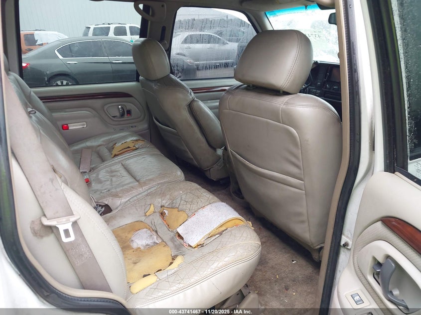 2000 Cadillac Escalade Standard VIN: 1GYEK63R1YR219290 Lot: 43741467