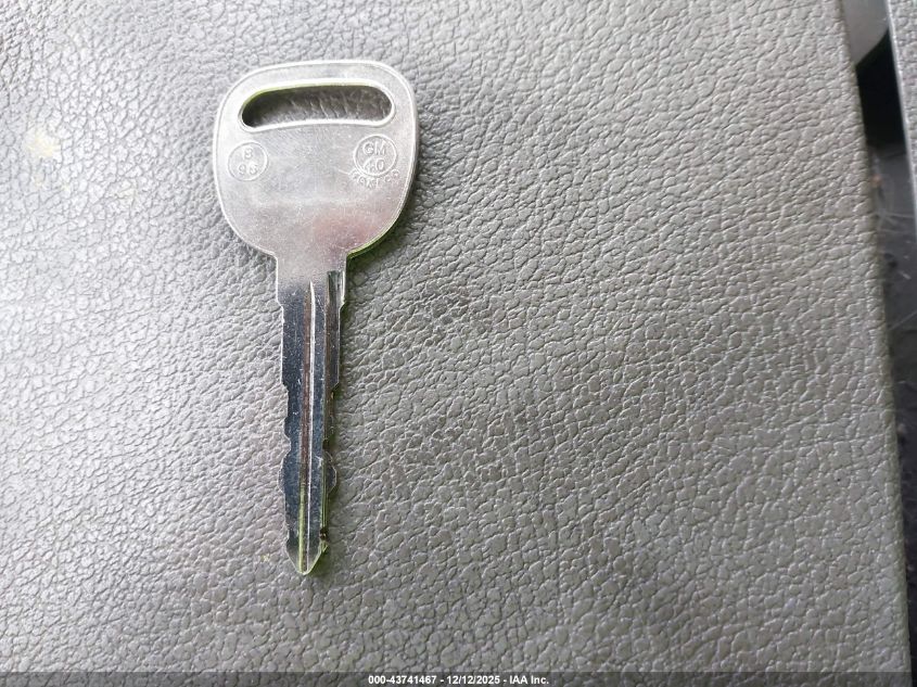 2000 Cadillac Escalade Standard VIN: 1GYEK63R1YR219290 Lot: 43741467