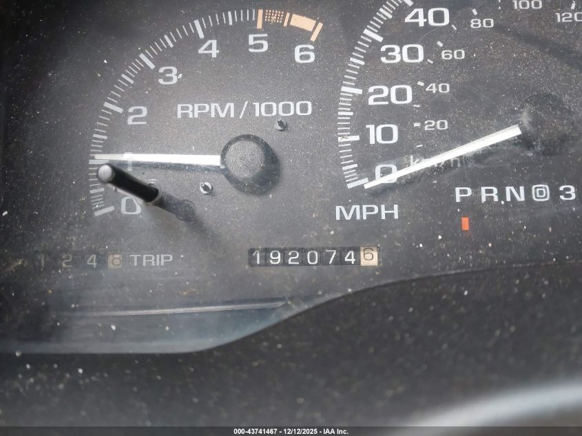 2000 Cadillac Escalade Standard VIN: 1GYEK63R1YR219290 Lot: 43741467