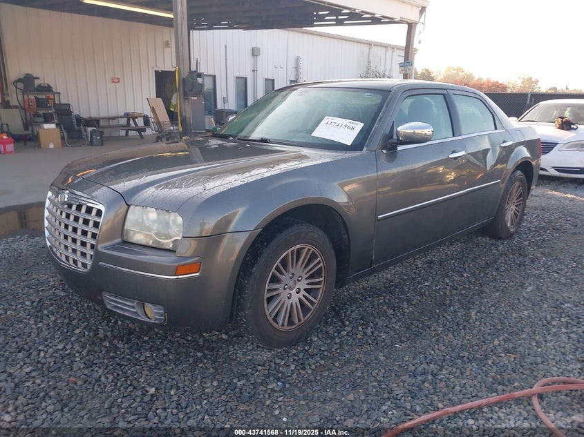 2C3CA5CVXAH185481 2010 CHRYSLER 300 photo no. 2