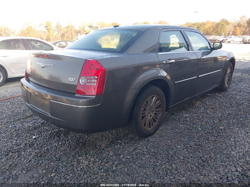 2C3CA5CVXAH185481 2010 CHRYSLER 300 photo no. 4