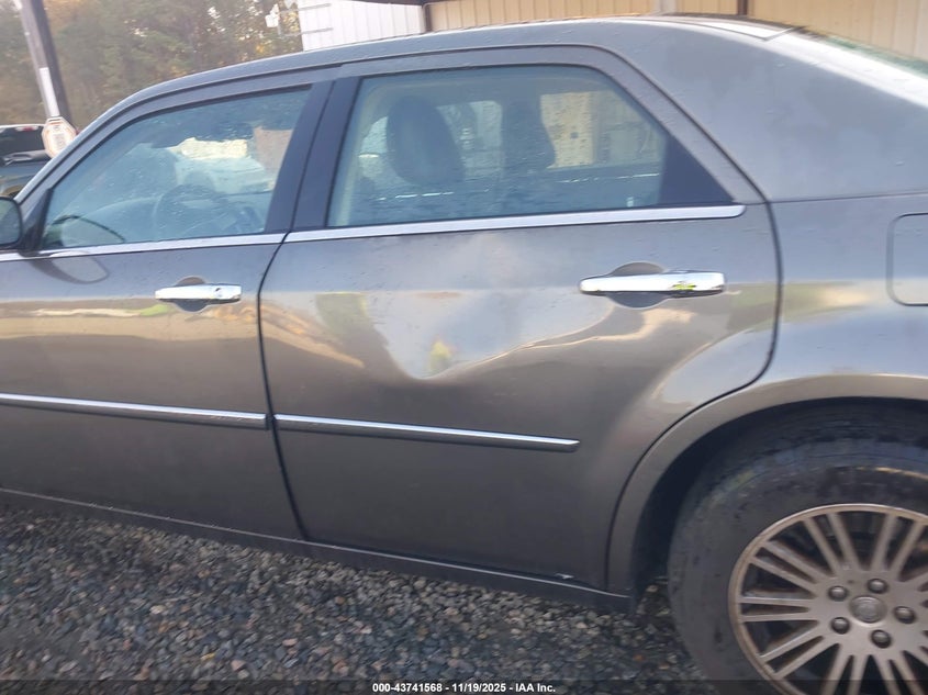 2C3CA5CVXAH185481 2010 CHRYSLER 300 photo no. 6