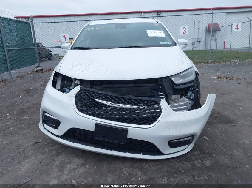 2022 Chrysler Pacifica Touring L VIN: 2C4RC1BG5NR118136 Lot: 43741608