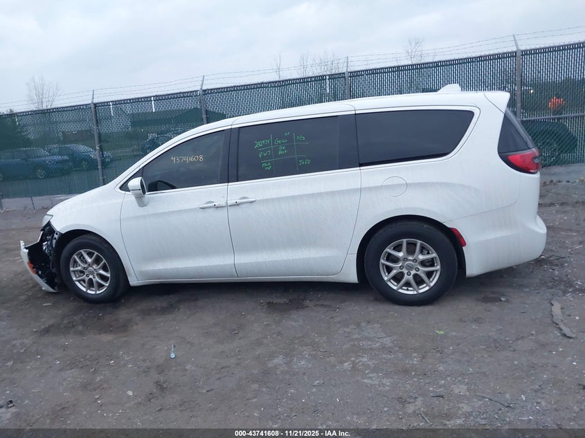 2022 Chrysler Pacifica Touring L VIN: 2C4RC1BG5NR118136 Lot: 43741608