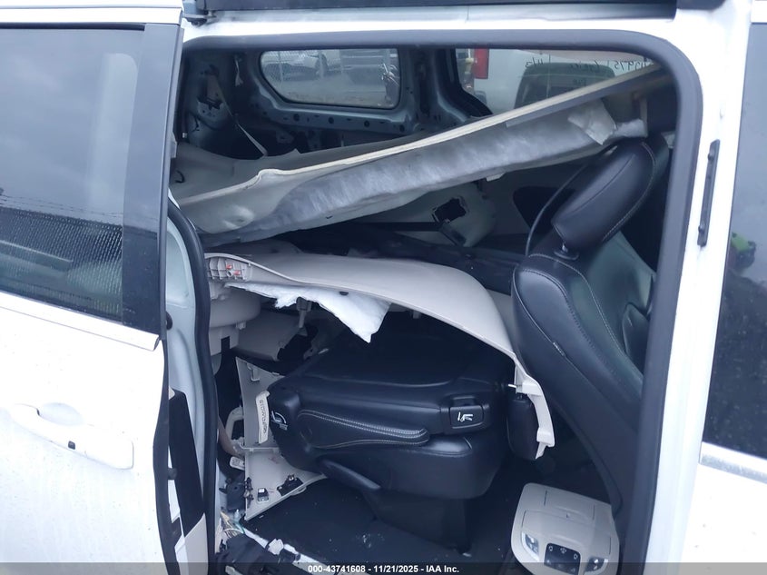 2022 Chrysler Pacifica Touring L VIN: 2C4RC1BG5NR118136 Lot: 43741608