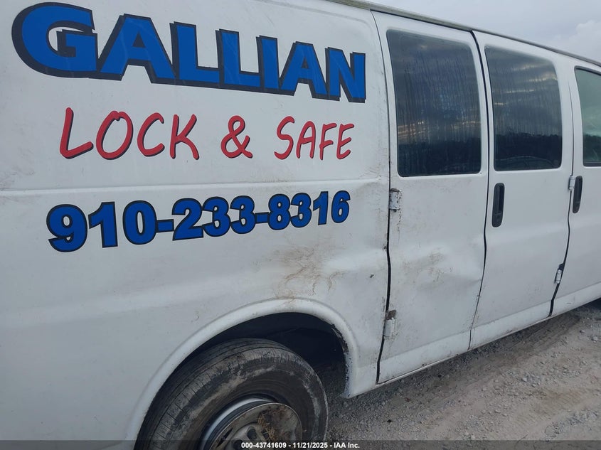 2005 Chevrolet Express VIN: 1GCGG25U151252729 Lot: 43741609