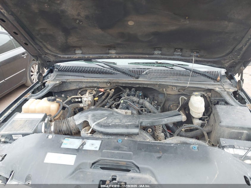 2004 Chevrolet Tahoe Ls/Lt/Z71 VIN: 1GNEK13T74J112717 Lot: 43741618