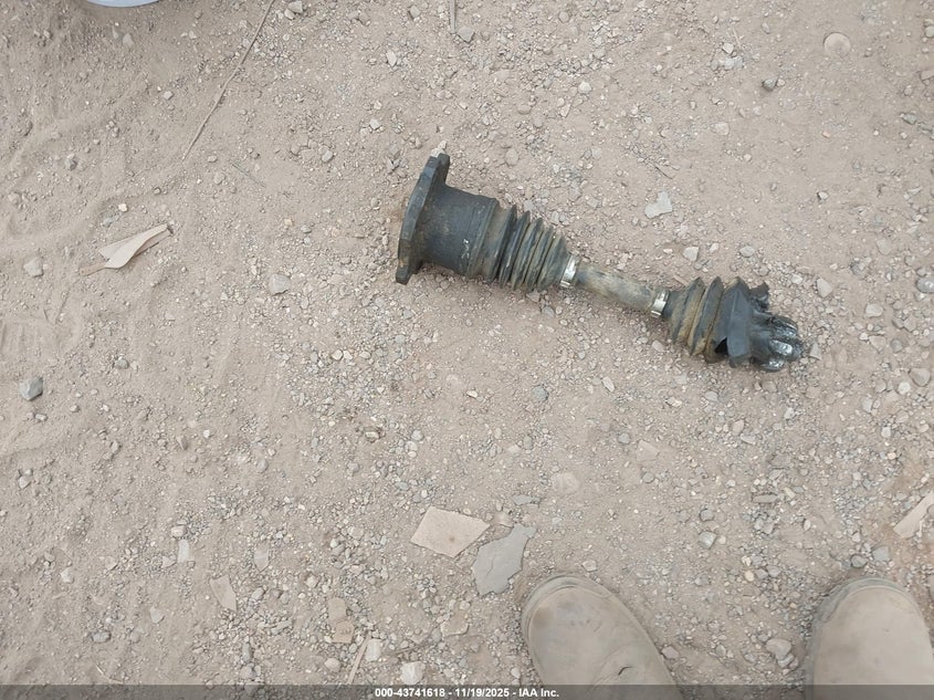 2004 Chevrolet Tahoe Ls/Lt/Z71 VIN: 1GNEK13T74J112717 Lot: 43741618