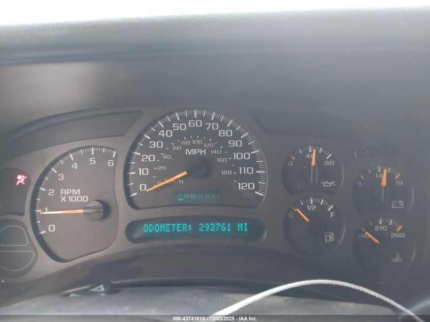 2004 Chevrolet Tahoe Ls/Lt/Z71 VIN: 1GNEK13T74J112717 Lot: 43741618