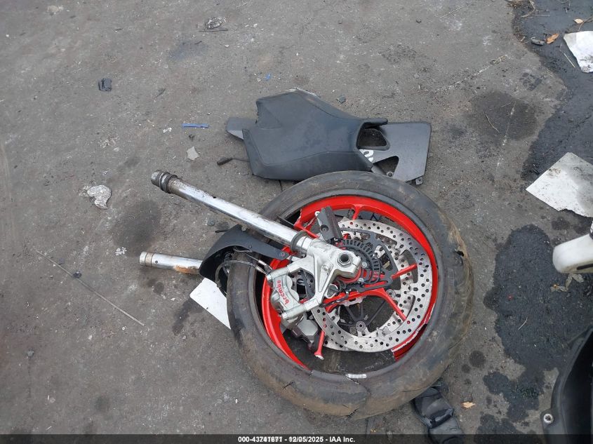 2017 Aprilia Rsv4 Rr VIN: ZD4KEU001HS000062 Lot: 43741671