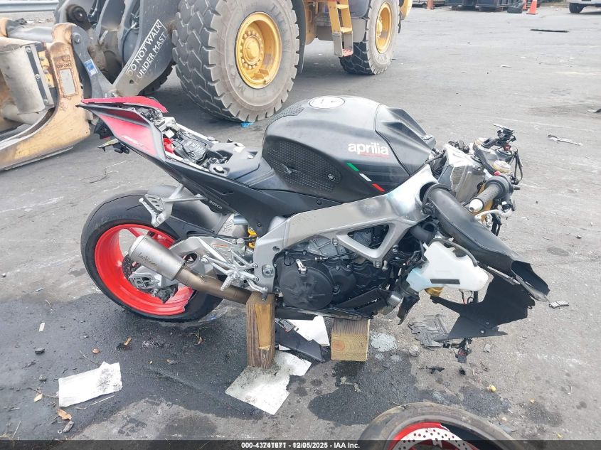 2017 Aprilia Rsv4 Rr VIN: ZD4KEU001HS000062 Lot: 43741671