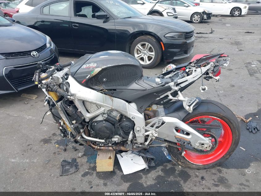 2017 Aprilia Rsv4 Rr VIN: ZD4KEU001HS000062 Lot: 43741671