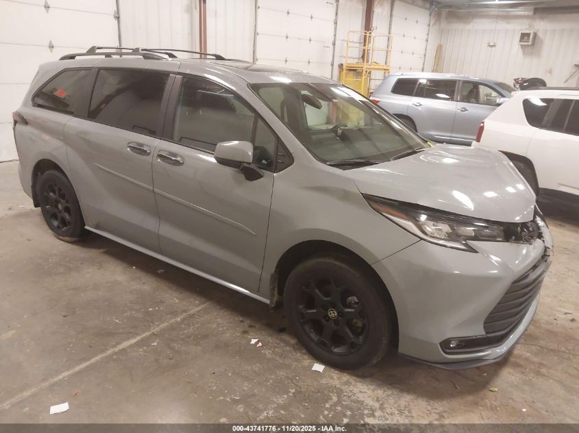 TOYOTA SIENNA WOODLAND EDITION
