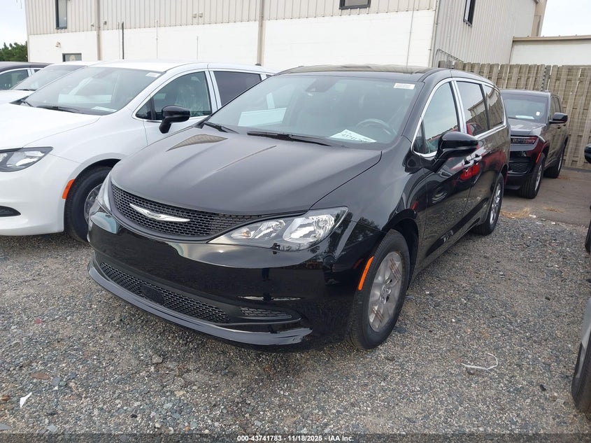 2C4RC1CG7TR192363 2026 CHRYSLER VOYAGER photo no. 2