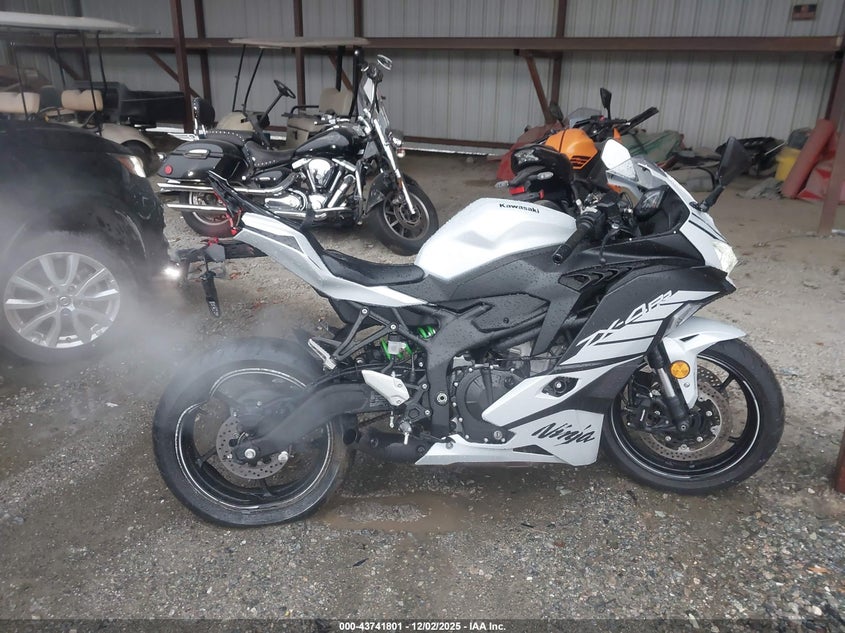 ML5ZXCS12SDA32581 2025 KAWASAKI ZX photo no. 12