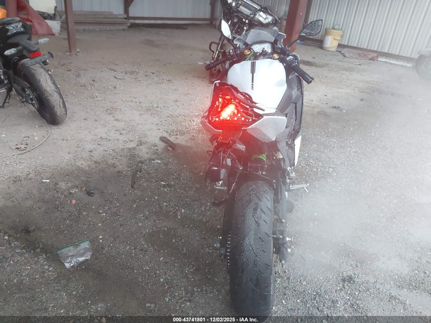 ML5ZXCS12SDA32581 2025 KAWASAKI ZX photo no. 6