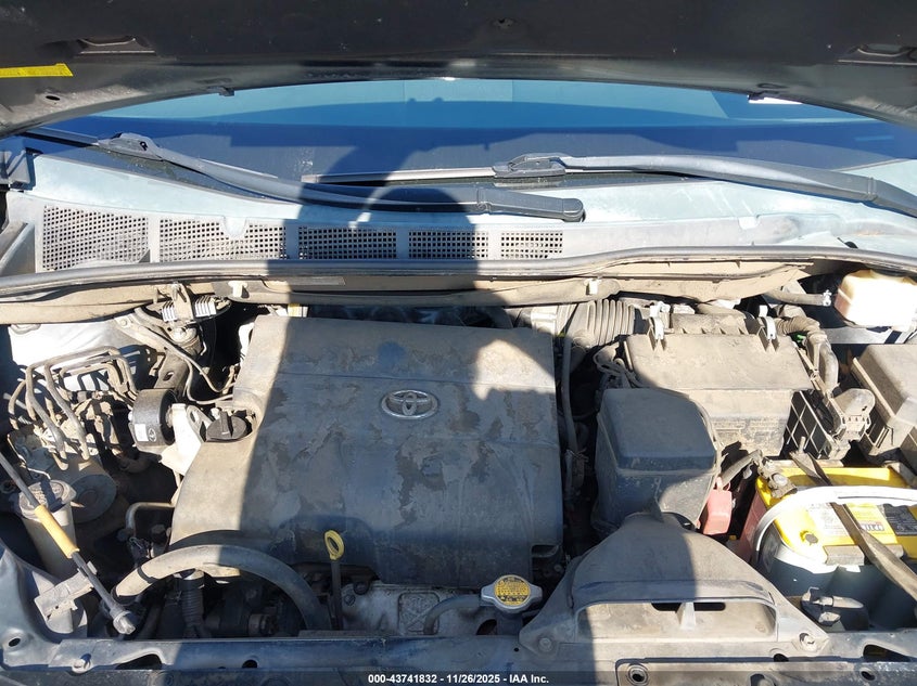 2013 Toyota Sienna Xle V6 8 Passenger VIN: 5TDYK3DC9DS338812 Lot: 43741832