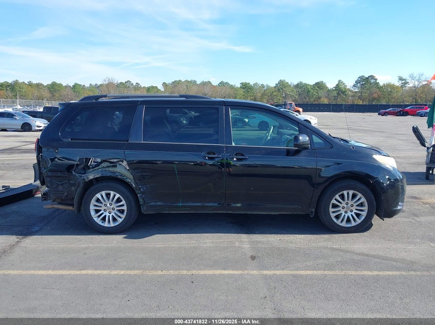 2013 Toyota Sienna Xle V6 8 Passenger VIN: 5TDYK3DC9DS338812 Lot: 43741832