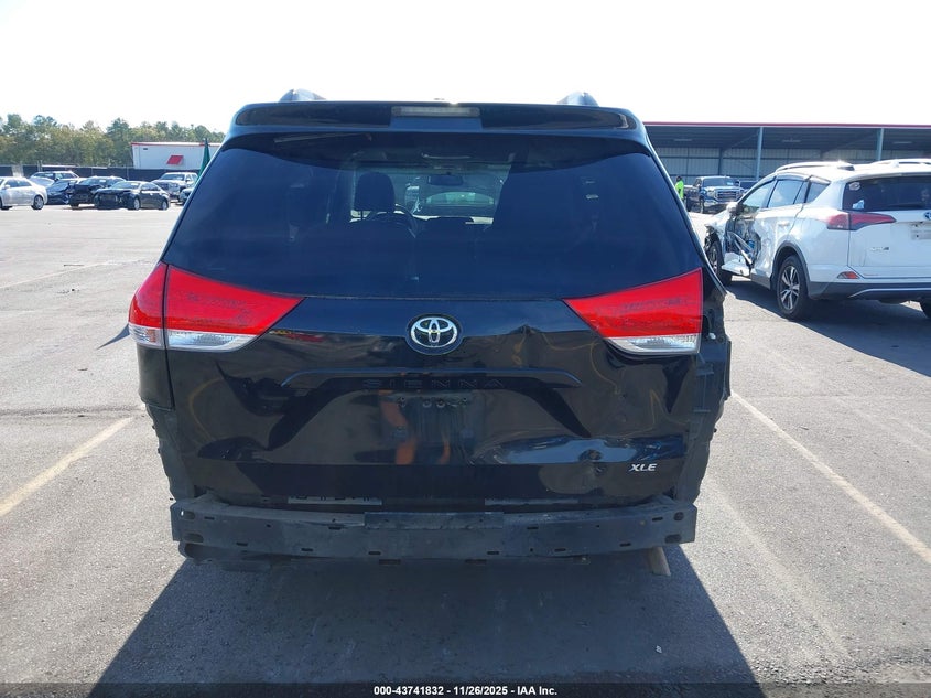 2013 Toyota Sienna Xle V6 8 Passenger VIN: 5TDYK3DC9DS338812 Lot: 43741832