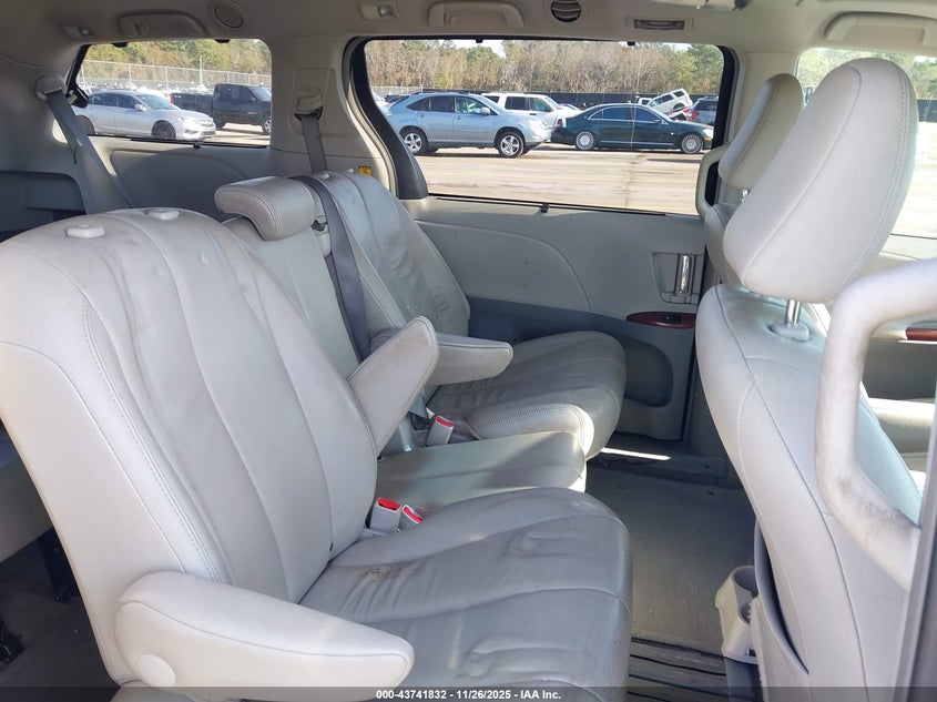 2013 Toyota Sienna Xle V6 8 Passenger VIN: 5TDYK3DC9DS338812 Lot: 43741832