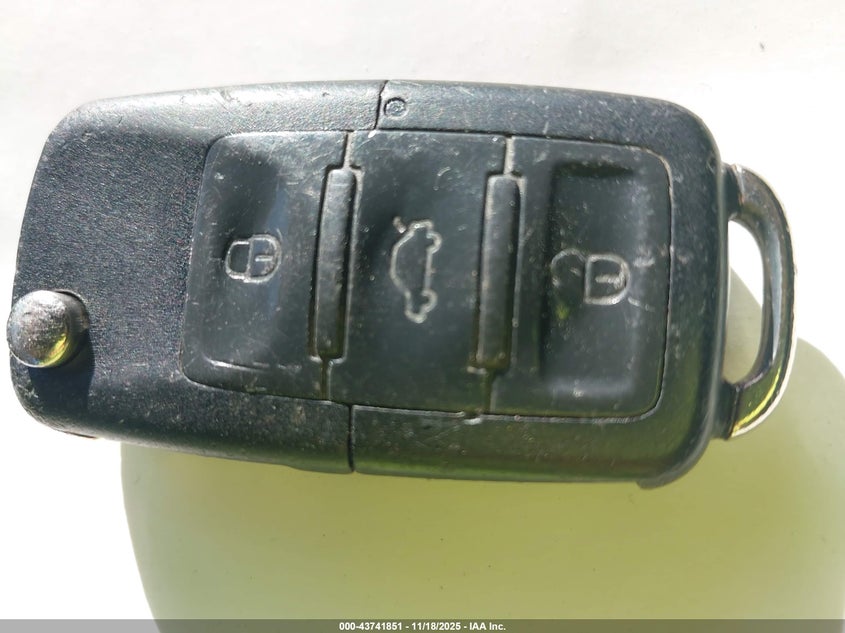 2009 Volkswagen New Beetle 2.5L VIN: 3VWRW31C79M514810 Lot: 43741851