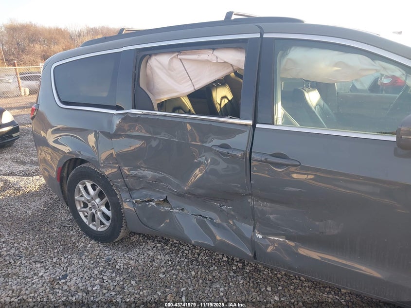 2022 Chrysler Pacifica Touring L VIN: 2C4RC1BG0NR117444 Lot: 43741979