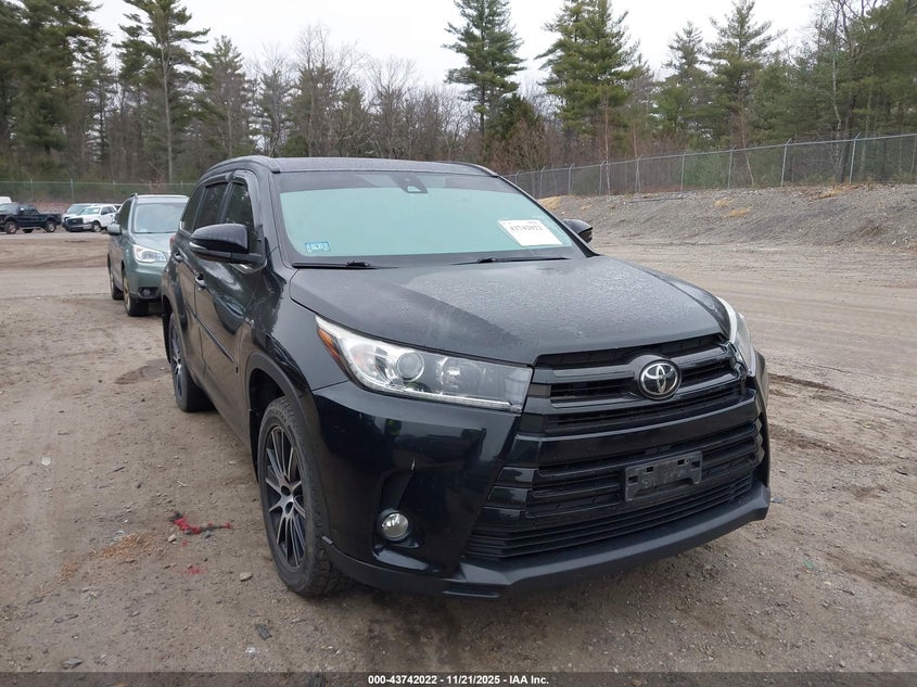 TOYOTA HIGHLANDER SE