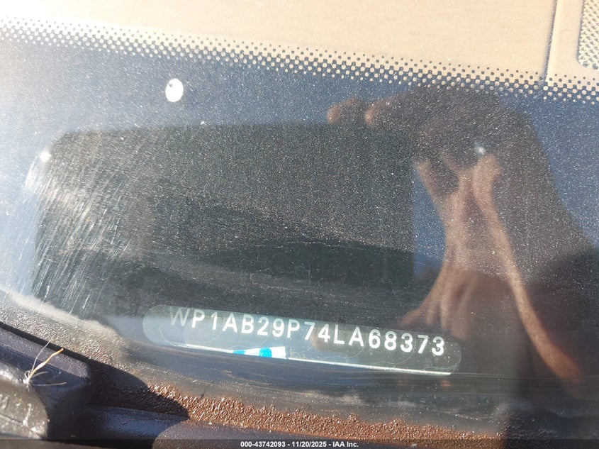 2004 Porsche Cayenne S VIN: WP1AB29P74LA68373 Lot: 43742093