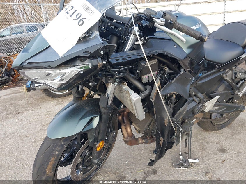 2025 Kawasaki Ex650 P VIN: ML5EXEP17SDAE4160 Lot: 43742196