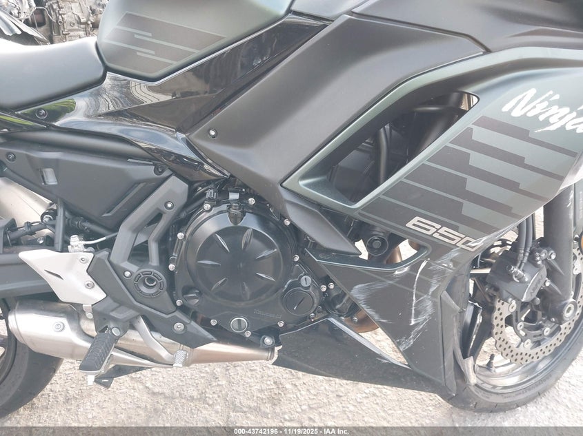 2025 Kawasaki Ex650 P VIN: ML5EXEP17SDAE4160 Lot: 43742196