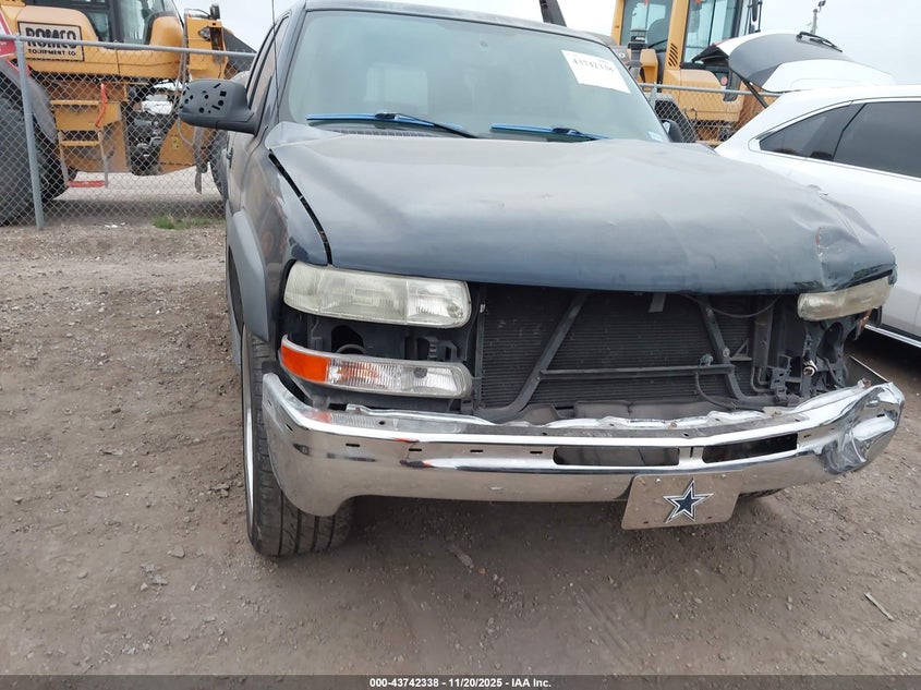 2004 Chevrolet Tahoe Ls VIN: 1GNEC13V84R133334 Lot: 43742338