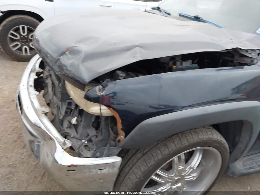 2004 Chevrolet Tahoe Ls VIN: 1GNEC13V84R133334 Lot: 43742338