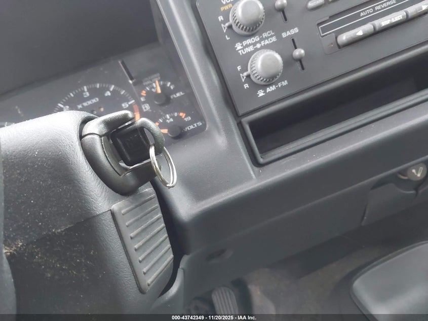 1997 GMC Sonoma Sls Wideside VIN: 1GTDT19X6V8520601 Lot: 43742349