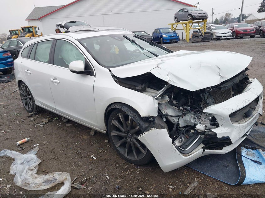 VOLVO V60 T5 PLATINUM