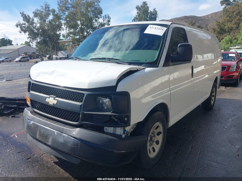 1GCSGAFX7D1174887 2013 CHEVROLET  photo no. 2