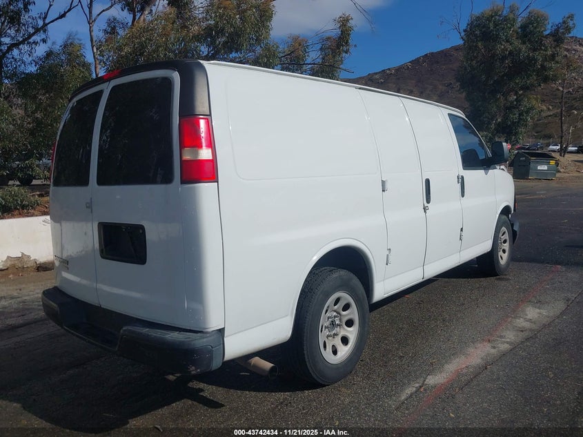 1GCSGAFX7D1174887 2013 CHEVROLET  photo no. 4