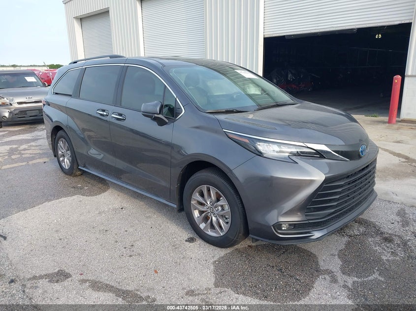 2025 Toyota Sienna Xle