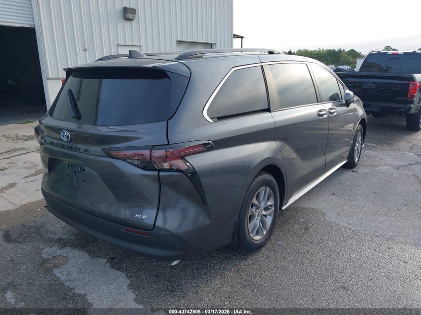 2025 Toyota Sienna Xle