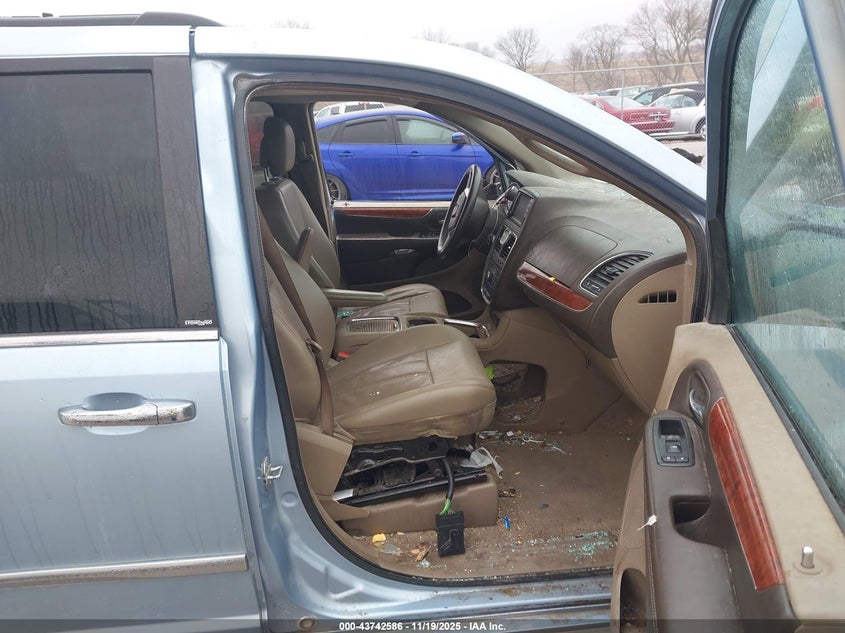 2013 Chrysler Town & Country Touring-L VIN: 2C4RC1CG4DR708261 Lot: 43742586