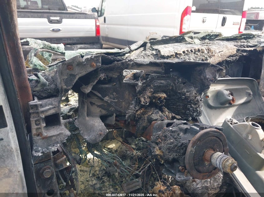 1998 GMC Savana Standard VIN: 1GTFG25W6W1102470 Lot: 43742617