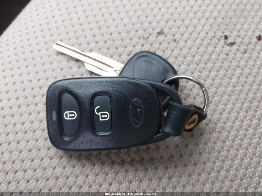 2007 Hyundai Accent Gls VIN: KMHCN46C17U119827 Lot: 43742773