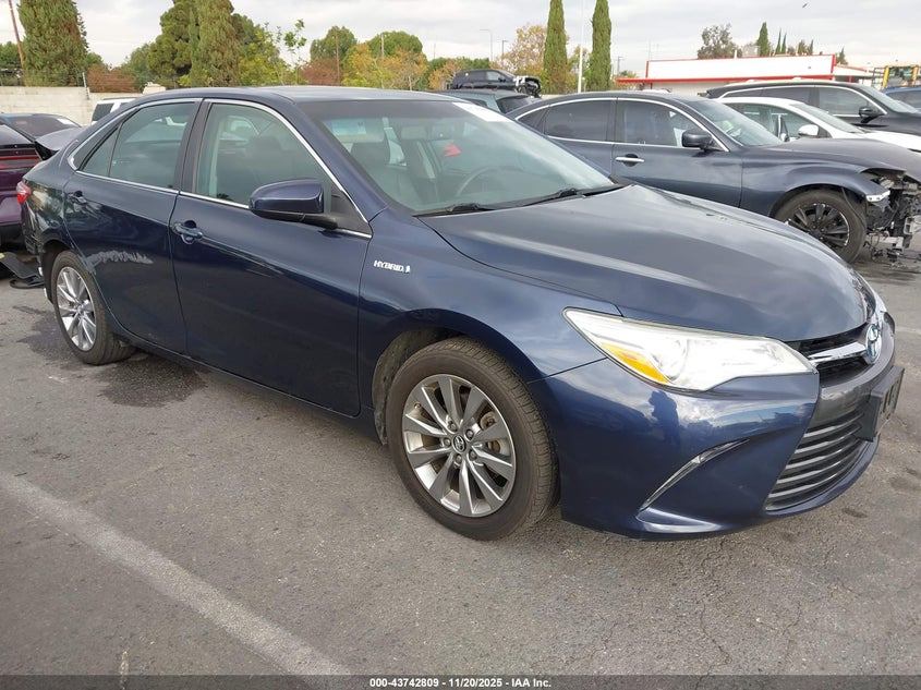 TOYOTA CAMRY HYBRID XLE
