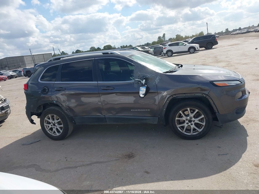 2017 Jeep Cherokee Latitude Fwd VIN: 1C4PJLCS7HW641469 Lot: 43742861