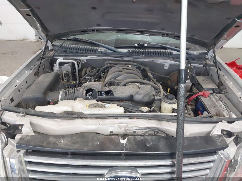 2008 Ford Explorer Xlt VIN: 1FMEU73828UB24081 Lot: 43742927