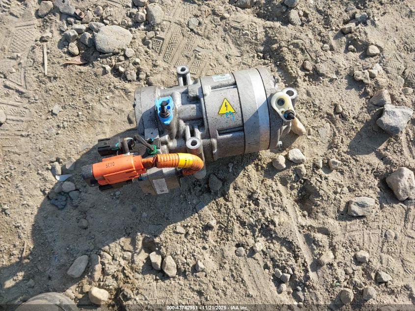 2016 Hyundai Sonata Hybrid Se VIN: KMHE24L18GA021819 Lot: 43742951