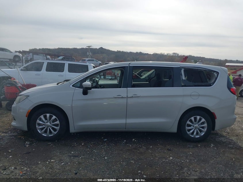 2017 Chrysler Pacifica Touring VIN: 2C4RC1DG0HR771006 Lot: 43742995